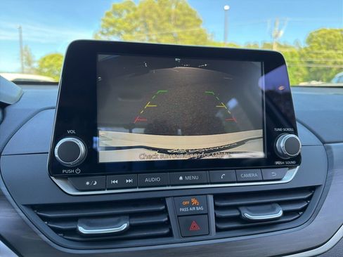 Used 2025 Nissan Altima 2.5 SV FWD image 10