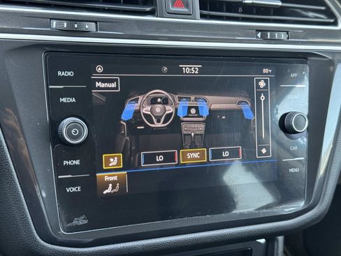 Certified 2024 Volkswagen Tiguan SE FWD image 14