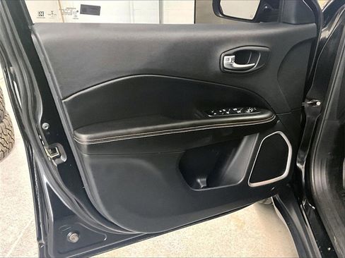 Used 2019 Jeep Compass Latitude w/ Popular Equipment Group image 9