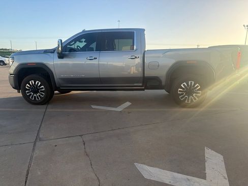 Used 2025 GMC Sierra 2500 Denali Ultimate AWD/4WD image 5