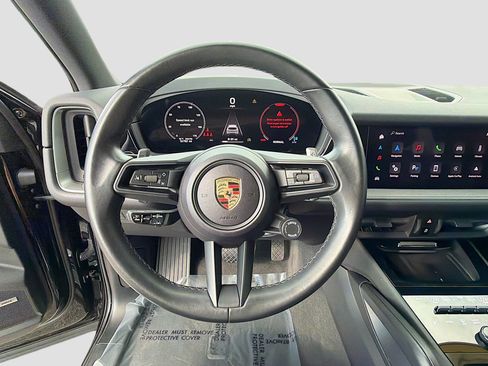 Used 2024 Porsche Cayenne image 40