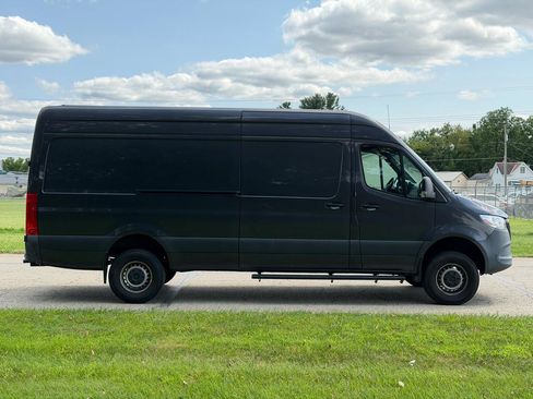 Used 2021 Mercedes-Benz Sprinter 2500 image 5