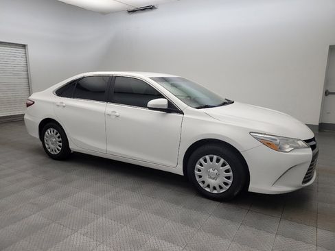 Used 2017 Toyota Camry LE image 11