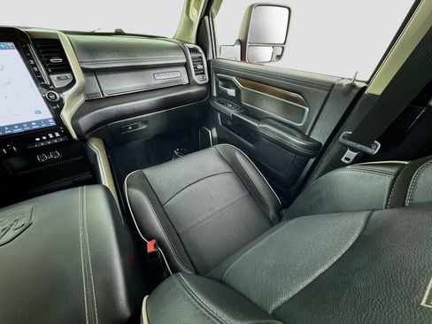 Used 2024 RAM 3500 Laramie AWD/4WD image 17