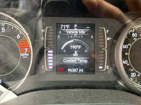 Used 2019 Jeep Cherokee Latitude Plus AWD/4WD image 3