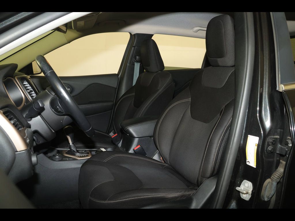 Used 2015 Jeep Cherokee Latitude AWD/4WD image 2