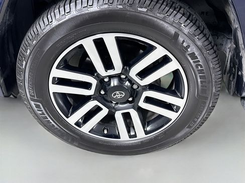Used 2022 Toyota 4Runner Limited AWD/4WD image 29