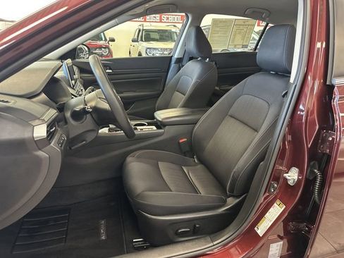 Used 2024 Nissan Altima 2.5 SV AWD/4WD image 4