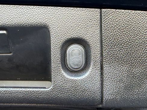 Used 2019 Chevrolet Suburban LT image 15