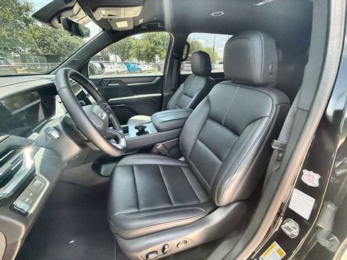 Certified 2026 GMC Acadia Elevation w/ Elevation Premium Package FWD image 18