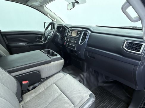Used 2017 Nissan Titan S image 16