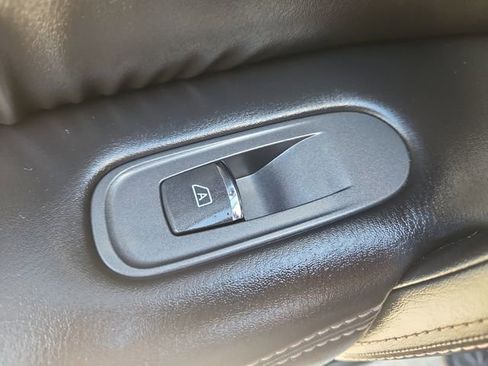 Used 2023 Nissan Armada Platinum w/ Captain's Chairs Package RWD image 12