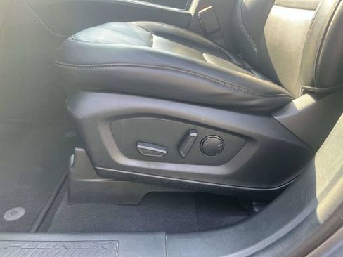 Used 2023 Ford Explorer XLT w/ Equipment Group 202A RWD image 21