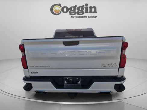 Used 2021 Chevrolet Silverado 1500 High Country w/ Technology Package image 3