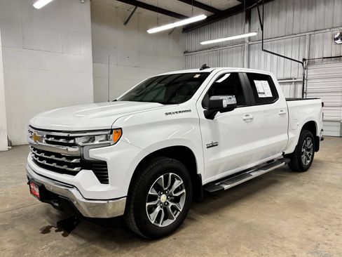 Used 2025 Chevrolet Silverado 1500 LT w/ Texas Edition Plus RWD image 3