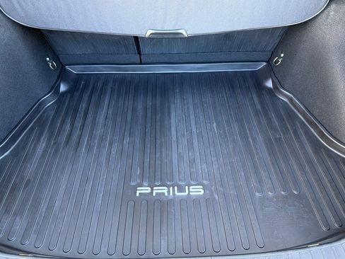 Used 2019 Toyota Prius XLE FWD image 19