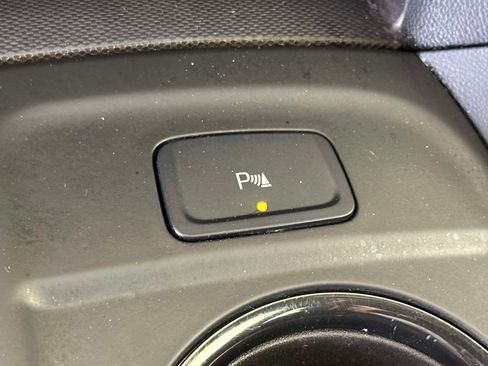 Used 2023 Chevrolet Equinox RS FWD image 30