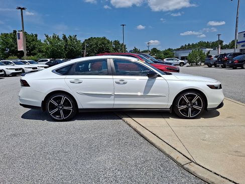 Used 2023 Honda Accord Sport image 7