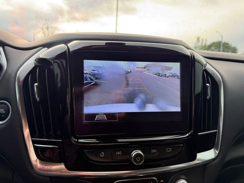 Used 2021 Chevrolet Traverse LT FWD image 16