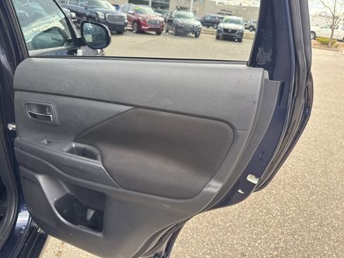Used 2015 Mitsubishi Outlander ES image 25