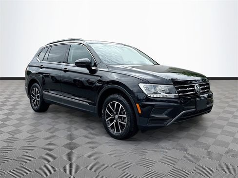Used 2021 Volkswagen Tiguan SE w/ Panoramic Sunroof Package image 4