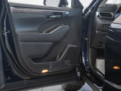 New 2026 Toyota Highlander Platinum AWD/4WD image 43