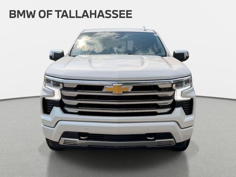 Used 2025 Chevrolet Silverado 1500 High Country w/ Technology Package AWD/4WD image 2