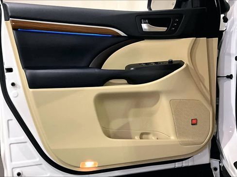 Used 2019 Toyota Highlander Limited image 41