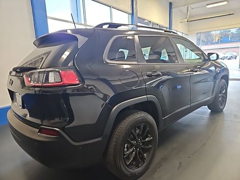 Used 2023 Jeep Cherokee Altitude Lux image 6