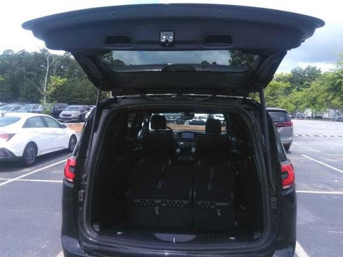 Certified 2025 Chrysler Pacifica Select FWD image 5