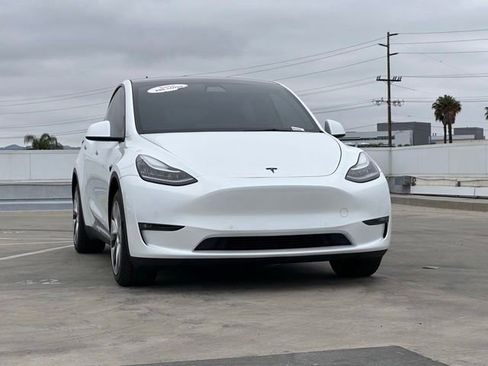 Used 2022 Tesla Model Y Long Range AWD/4WD image 4