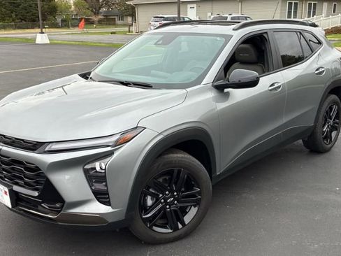 Used 2025 Chevrolet Trax ACTIV w/ Sunroof Package image 1