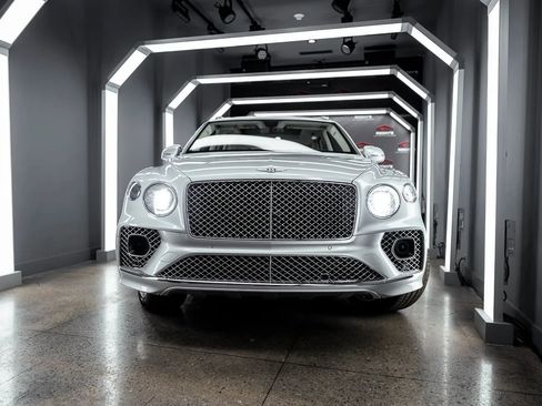 Used 2023 Bentley Bentayga AWD/4WD image 4