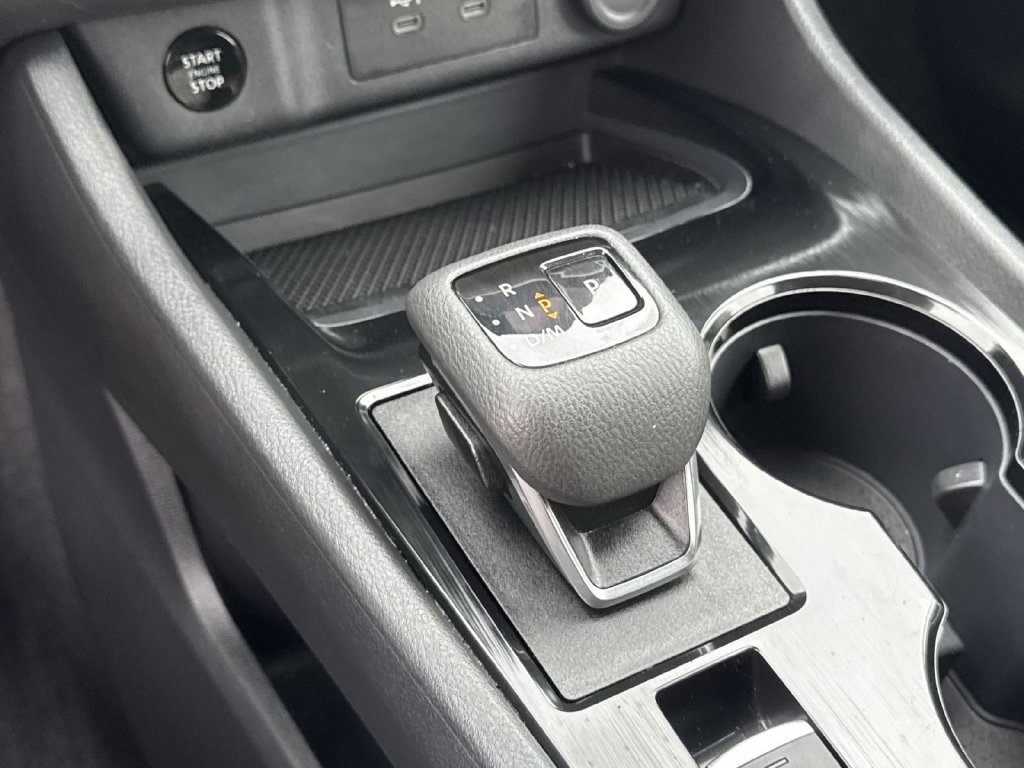 Used 2025 Nissan Rogue SV FWD image 15