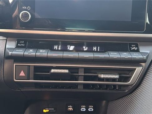 Used 2025 Toyota Camry SE image 18