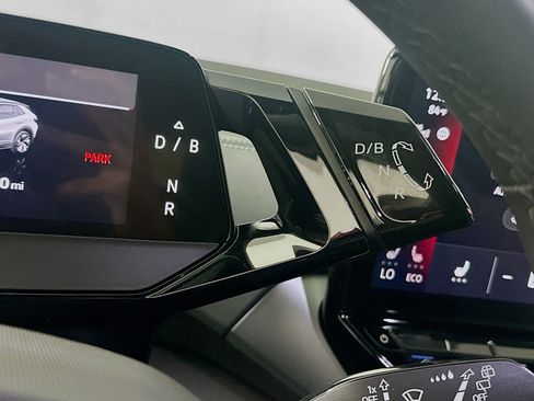 Used 2024 Volkswagen ID.4 2WD image 25