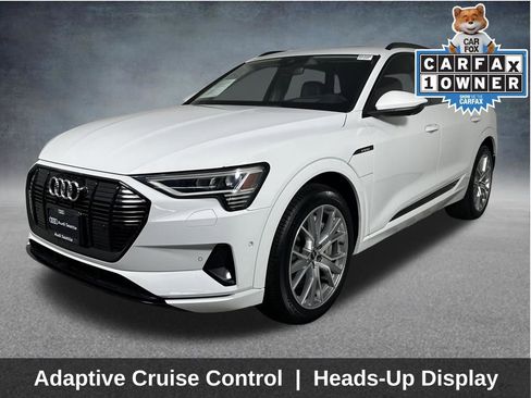 Used 2021 Audi e-tron Prestige w/ Prestige Package image 3