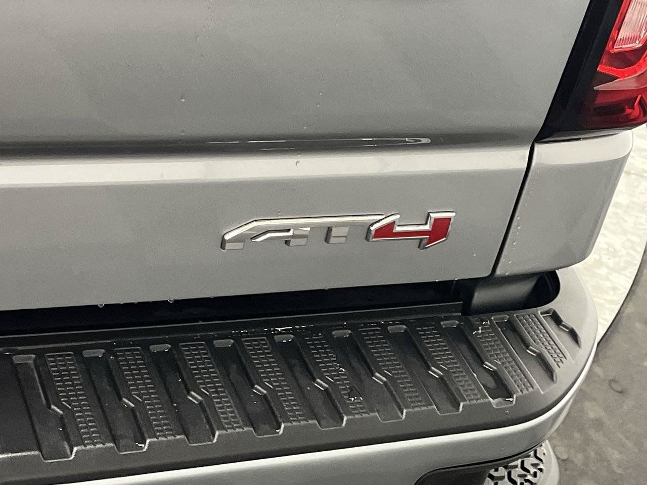 Certified 2023 GMC Sierra 1500 AT4 w/ Technology Package AWD/4WD image 9