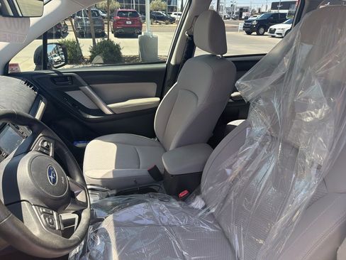 Used 2017 Subaru Forester 2.5i AWD/4WD image 6