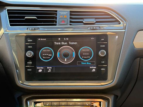 Used 2020 Volkswagen Tiguan SE w/ Panoramic Sunroof Package image 62