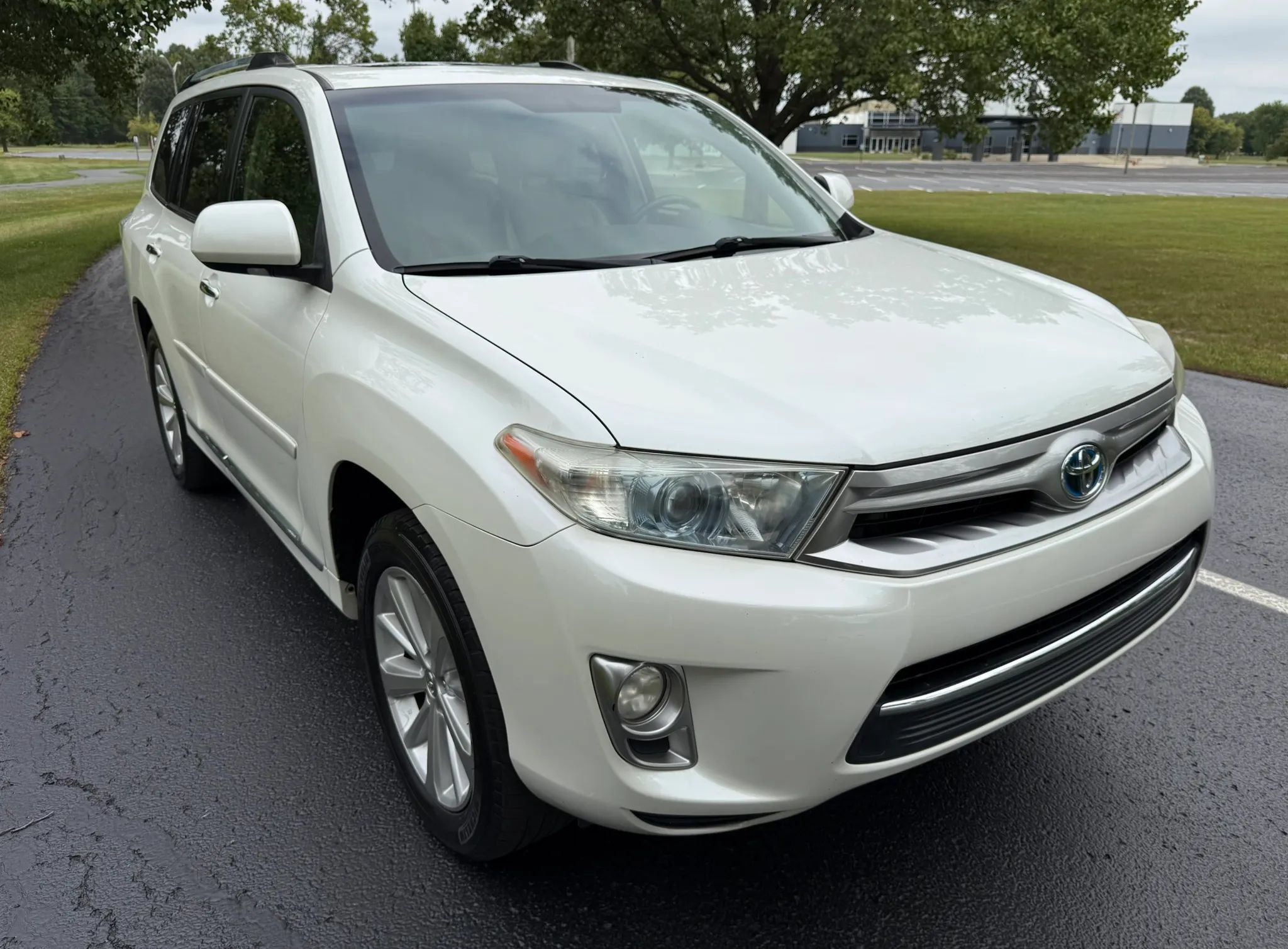 Used 2013 Toyota Highlander Limited AWD/4WD image 3