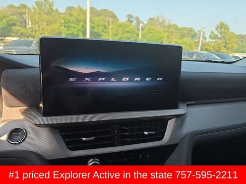 Used 2025 Ford Explorer Active w/ Active Comfort Package AWD/4WD image 11