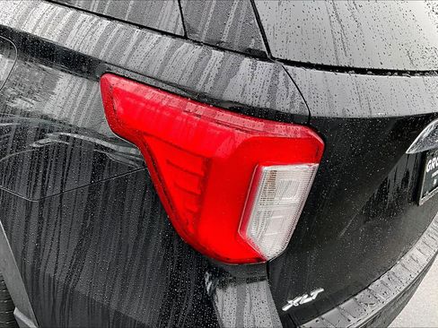 Used 2020 Ford Explorer XLT w/ Equipment Group 202A image 27