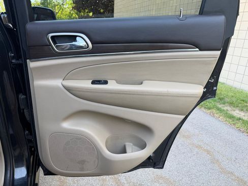 Used 2015 Jeep Grand Cherokee Overland AWD/4WD image 29