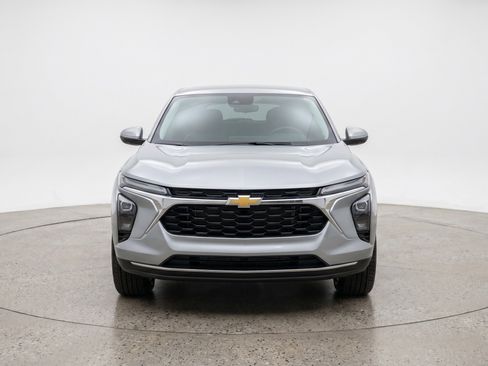 Used 2025 Chevrolet Blazer LT FWD image 2