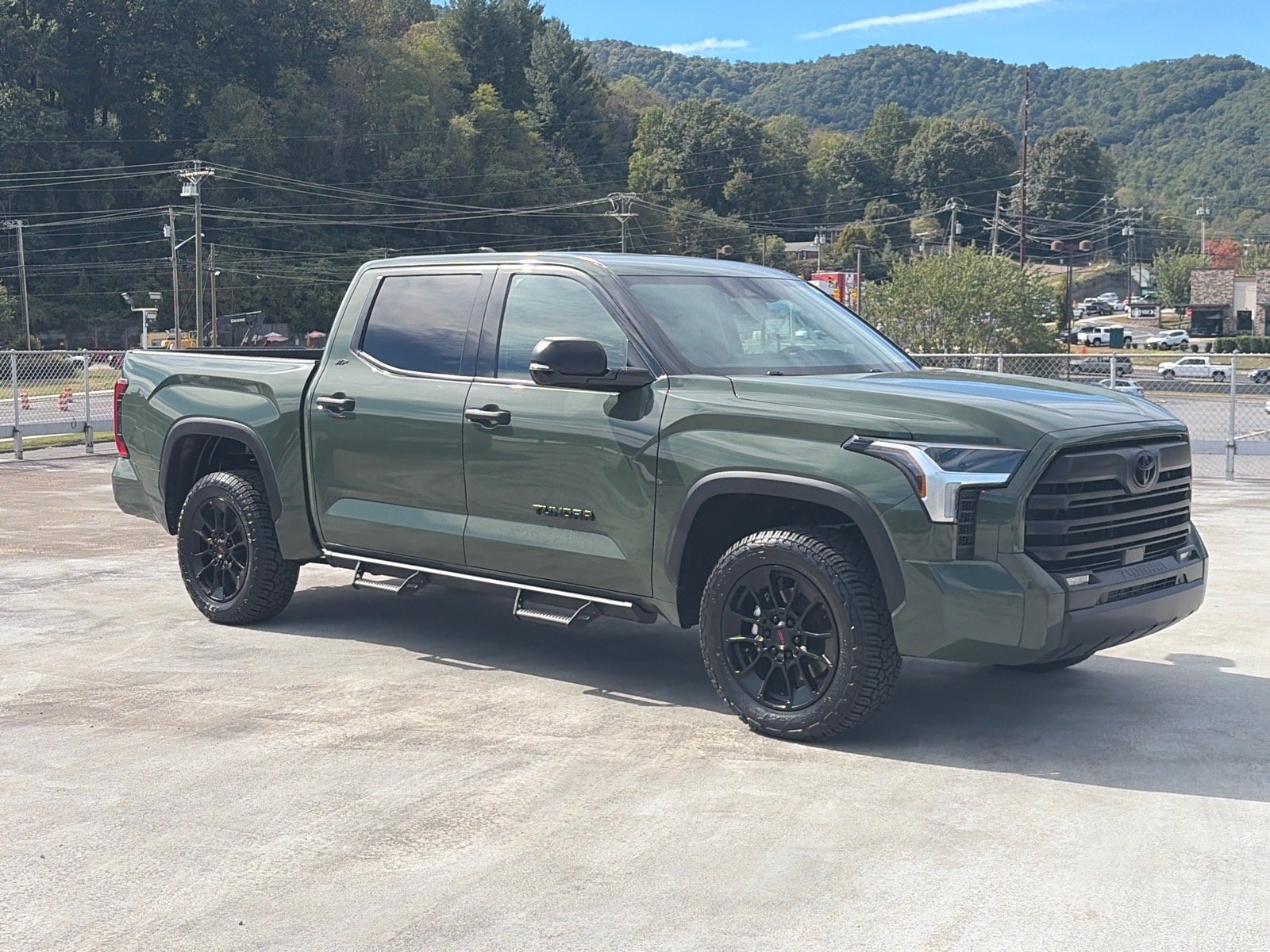 Used 2023 Toyota Tundra SR5 w/ SR5 Convenience Package AWD/4WD image 1