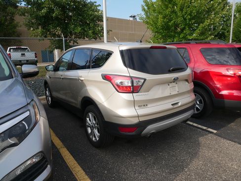 Used 2017 Ford Escape SE w/ SE Cold Weather Package AWD/4WD image 4