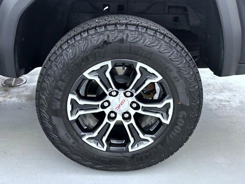 Used 2024 GMC Canyon AT4 w/ AT4 Premium Package AWD/4WD image 22