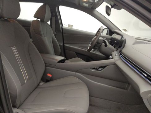 Used 2025 Hyundai Elantra SEL image 21