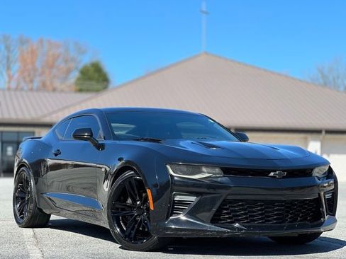 Used 2017 Chevrolet Camaro SS image 3